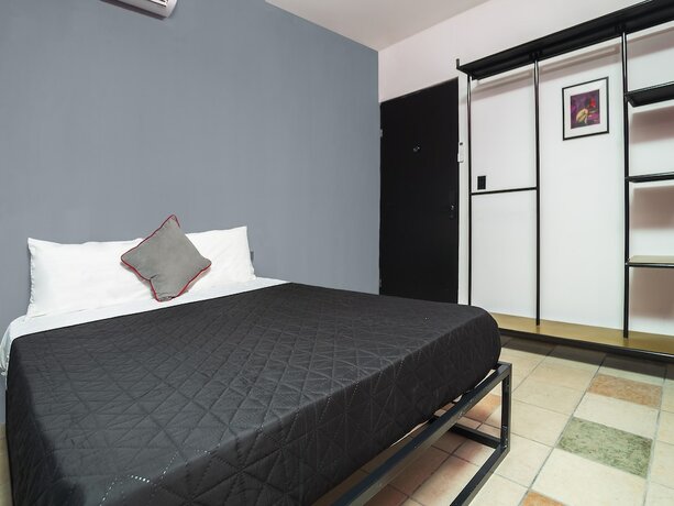 Imagen de la habitación del Hotel Adhoc Cintermex. Foto 13