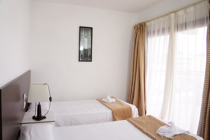 Imagen de la habitación del Hotel Adia Cunit Playa. Foto 7