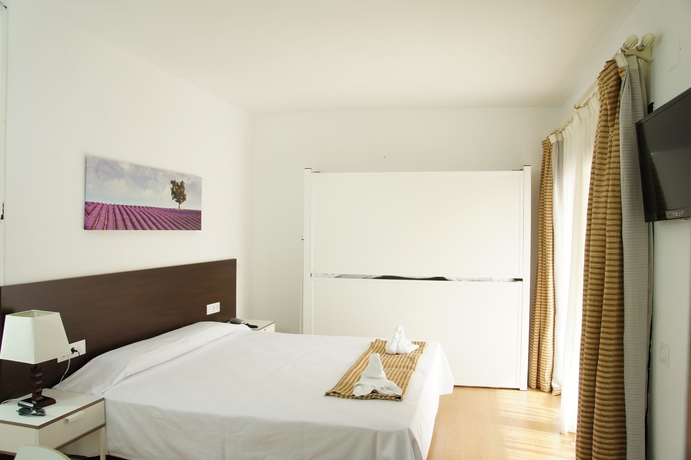 Imagen de la habitación del Hotel Adia Cunit Playa. Foto 10