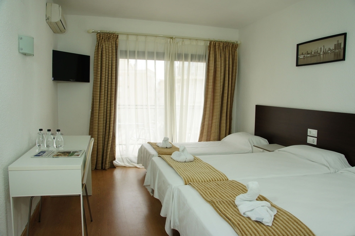 Imagen de la habitación del Hotel Adia Cunit Playa. Foto 14