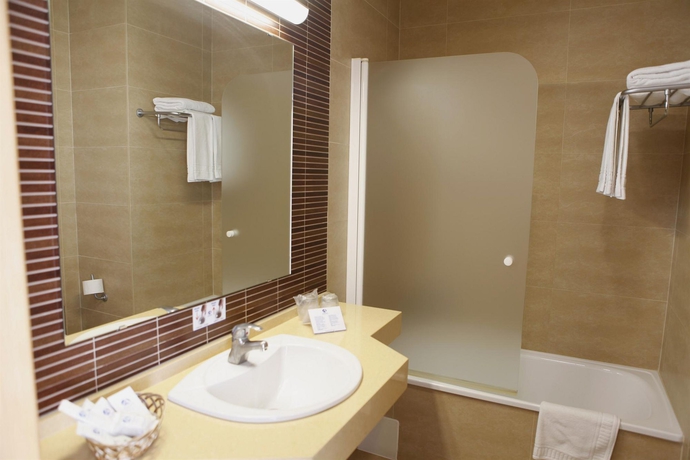 Imagen de la habitación del Hotel Adiafa. Foto 8