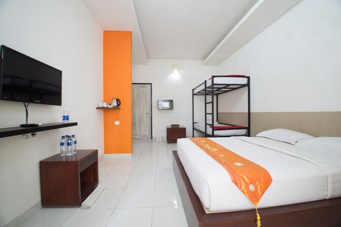 Imagen de la habitación del Hotel Adikara Renon. Foto 18
