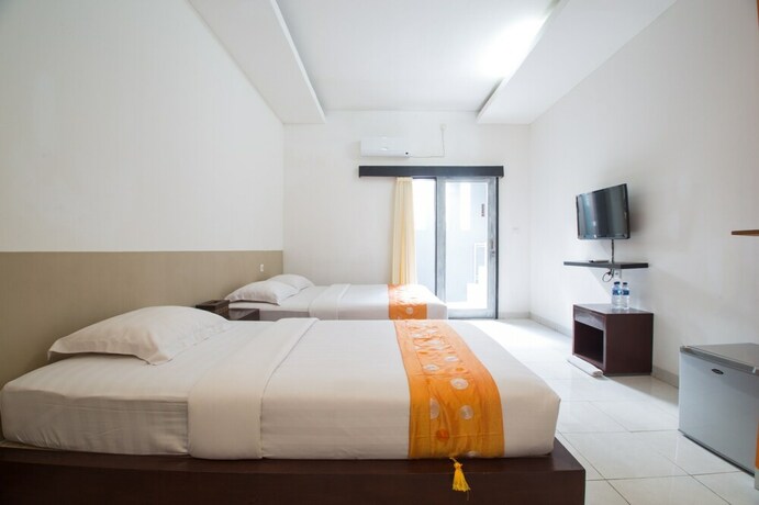 Imagen de la habitación del Hotel Adikara Renon. Foto 29