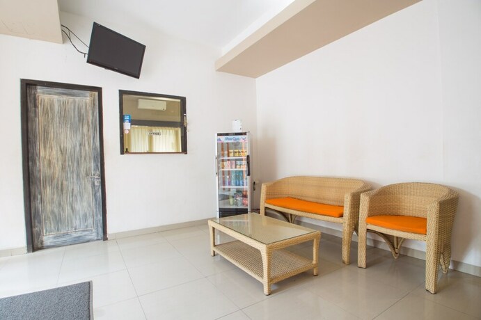 Imagen de los interiores del Hotel Adikara Renon. Foto 35