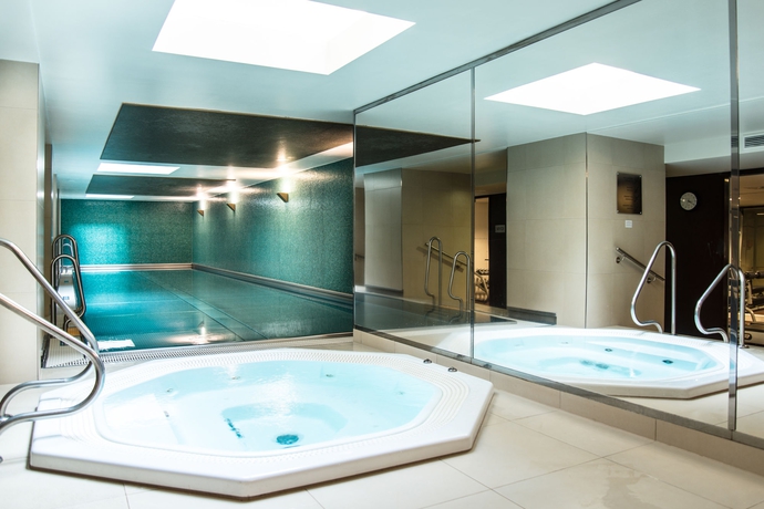 Imagen de la piscina del Hotel Adina Apartment Berlin Checkpoint Charlie. Foto 16