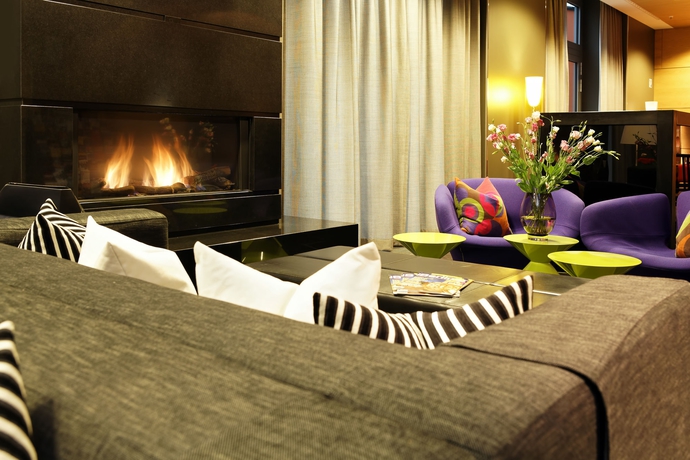 Imagen de los interiores del Hotel Adina Apartment Berlin Hackescher Markt. Foto 11