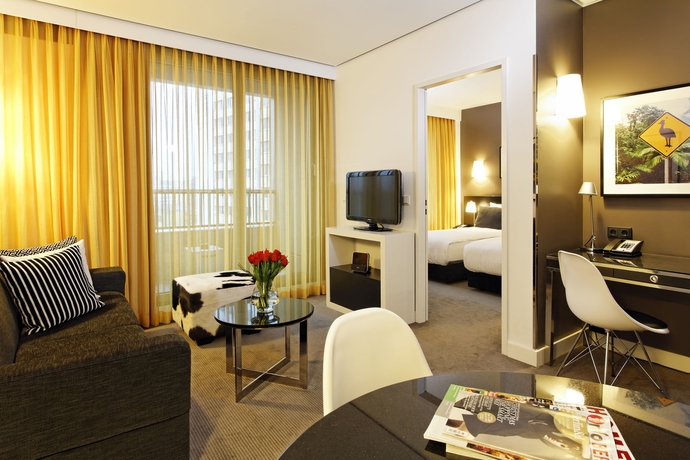 Imagen de los interiores del Hotel Adina Apartment Berlin Hackescher Markt. Foto 12