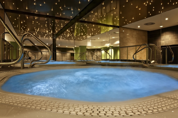 Imagen de la piscina del Hotel Adina Apartment Berlin Hackescher Markt. Foto 16