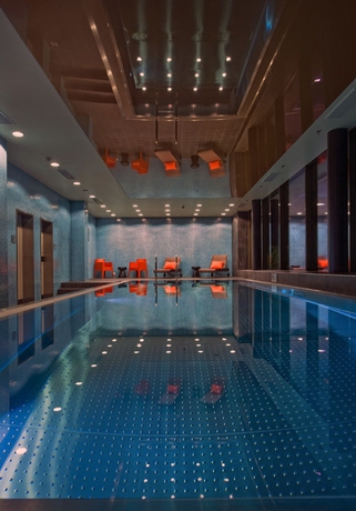 Imagen de la piscina del Hotel Adina Apartment Frankfurt Neue Oper. Foto 12