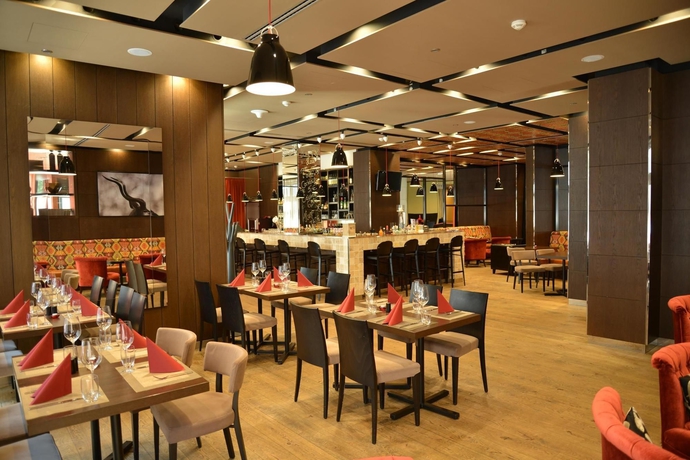 Imagen del bar/restaurante del Hotel Adina Apartment Hamburg Michel. Foto 4