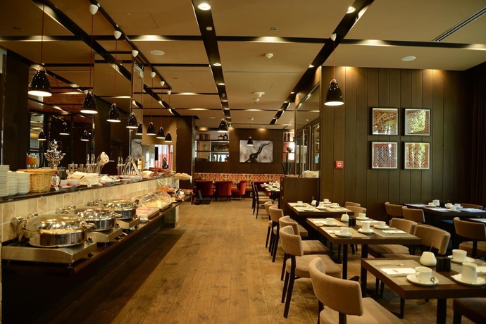 Imagen del bar/restaurante del Hotel Adina Apartment Hamburg Michel. Foto 5