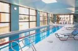 Imagen de la piscina del Hotel Adina Apartment Melbourne. Foto 3