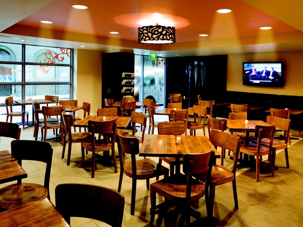 Imagen del bar/restaurante del Hotel Adina Apartment Melbourne Northbank. Foto 3