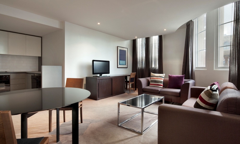 Imagen de los interiores del Hotel Adina Apartment Sydney Central. Foto 10