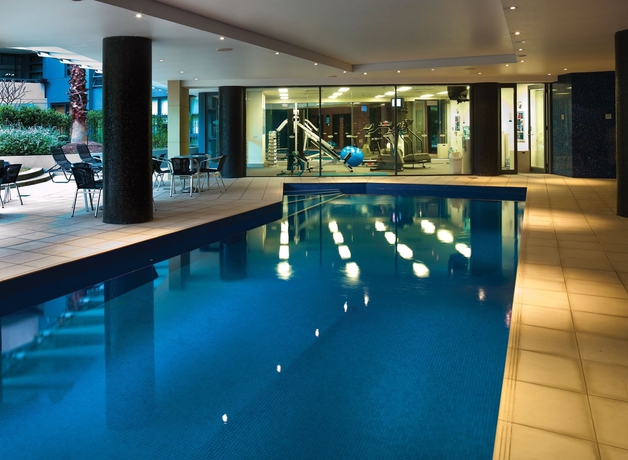 Imagen de la piscina del Hotel Adina Apartment Sydney Darling Harbour. Foto 16