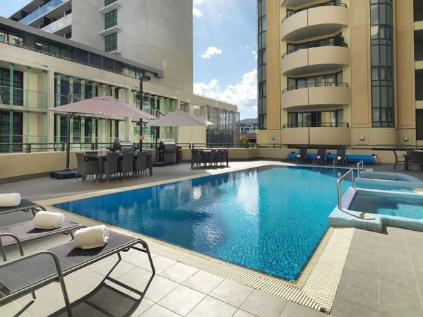 Imagen de la piscina del Hotel Adina Serviced Apartments Canberra James Court. Foto 14