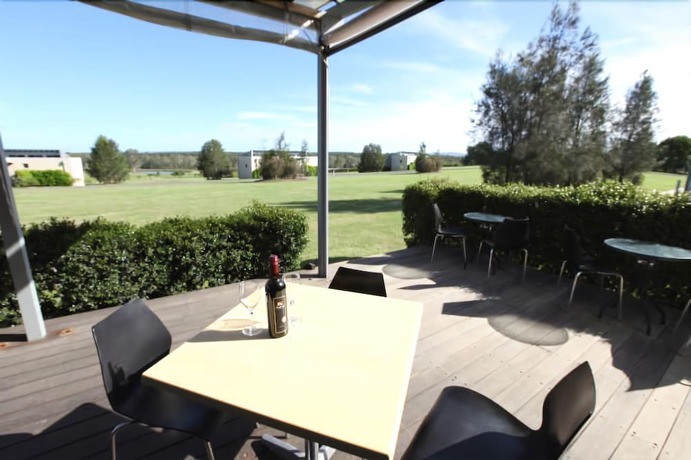 Imagen del bar/restaurante del Hotel Adina Vineyard. Foto 3