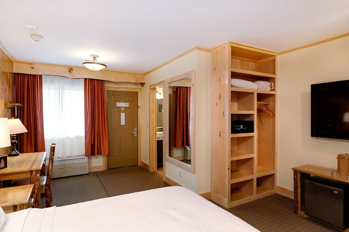Imagen general del Hotel Adirondack Spruce Lodge. Foto 3