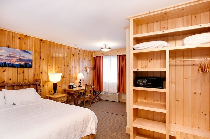 Imagen de la habitación del Hotel Adirondack Spruce Lodge. Foto 16