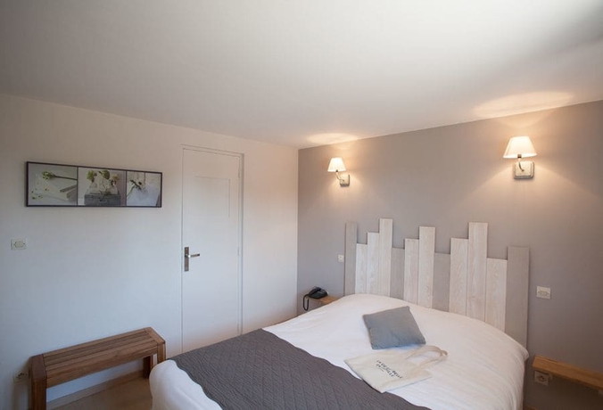 Imagen de la habitación del Hotel Adishatz. Foto 6