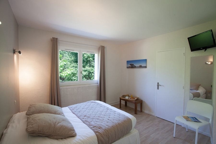 Imagen de la habitación del Hotel Adishatz. Foto 9