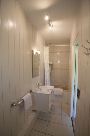 Imagen de la habitación del Hotel Adishatz. Foto 13