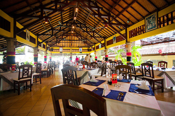 Imagen del bar/restaurante del Hotel Aditya Beach Resort. Foto 2