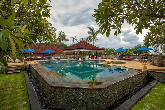 Imagen de la piscina del Hotel Aditya Beach Resort. Foto 20