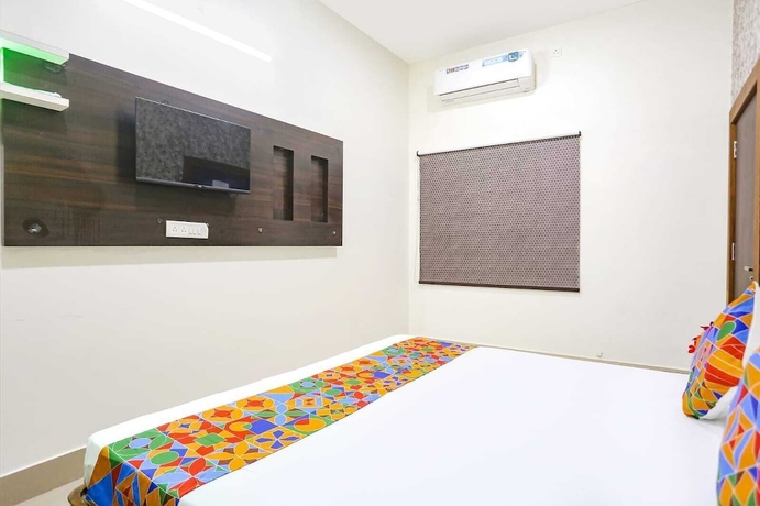 Imagen de la habitación del Hotel Aditya GH. Foto 8