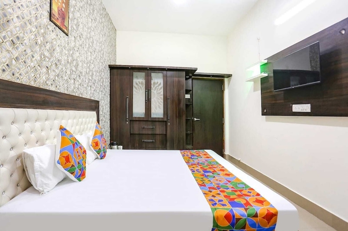 Imagen de la habitación del Hotel Aditya GH. Foto 11