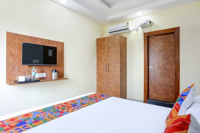 Imagen de la habitación del Hotel Aditya GH. Foto 13