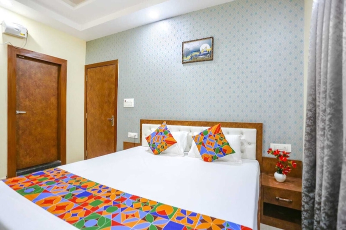 Imagen de la habitación del Hotel Aditya GH. Foto 14
