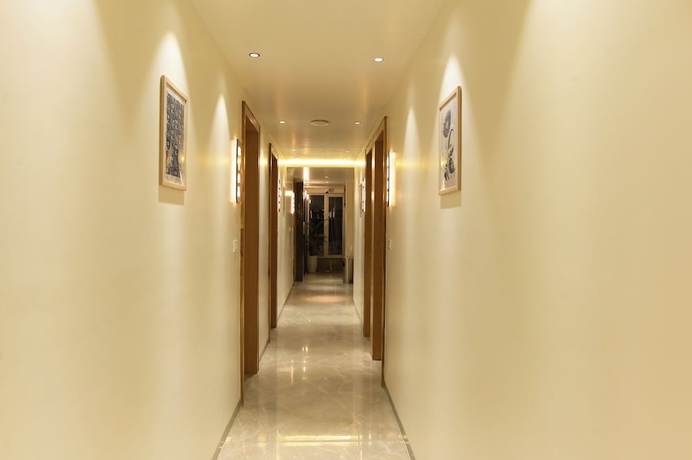 Imagen de los interiores del Hotel Aditya Grand - Bhopal. Foto 11