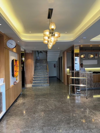 Imagen de los interiores del Hotel Aditya Grand - Bhopal. Foto 12