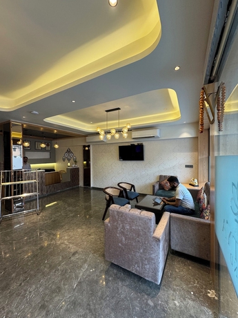 Imagen de los interiores del Hotel Aditya Grand - Bhopal. Foto 15