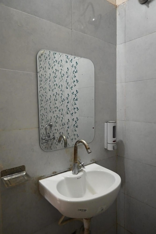 Imagen de la habitación del Hotel Aditya Guest House. Foto 13