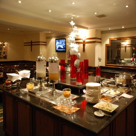 Imagen del bar/restaurante del Hotel Aditya Park Hyderabad. Foto 3