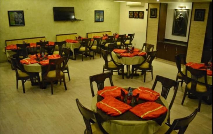 Imagen del bar/restaurante del Hotel Aditya, Raipur. Foto 4