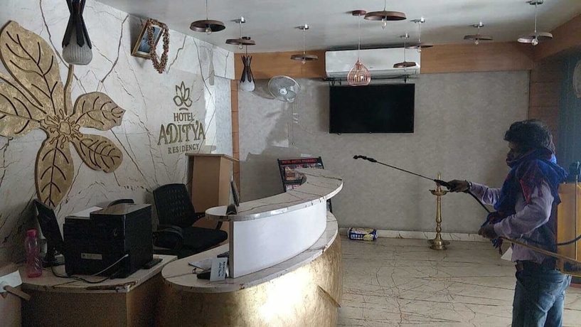 Imagen de los interiores del Hotel Aditya Residency. Foto 19