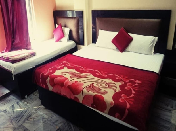 Imagen de la habitación del Hotel Aditya Varanasi. Foto 4