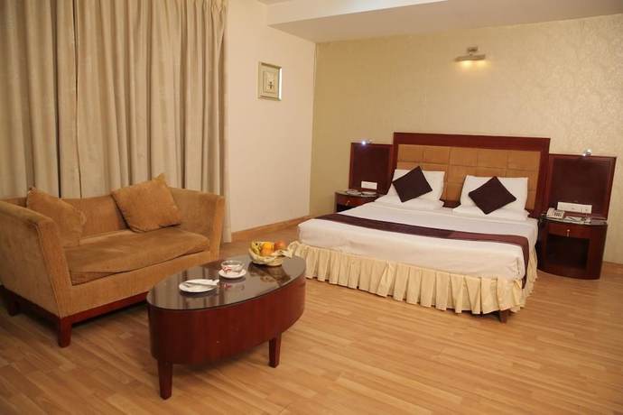 Imagen de la habitación del Hotel Adityaz. Foto 6