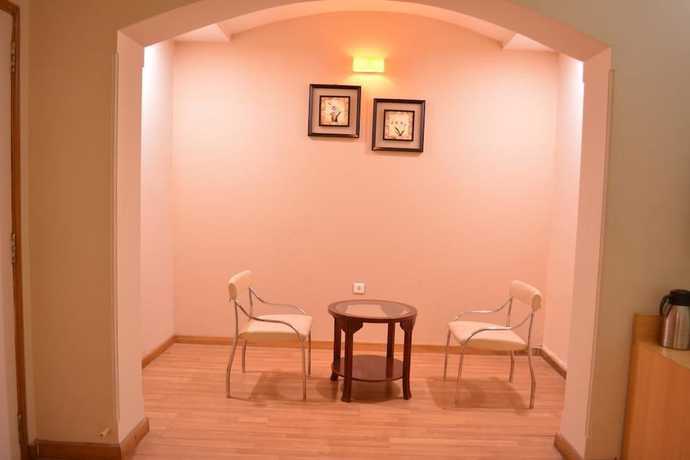 Imagen de la habitación del Hotel Adityaz. Foto 9