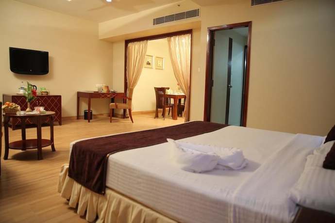 Imagen de la habitación del Hotel Adityaz. Foto 10
