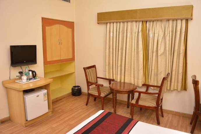 Imagen de la habitación del Hotel Adityaz. Foto 11
