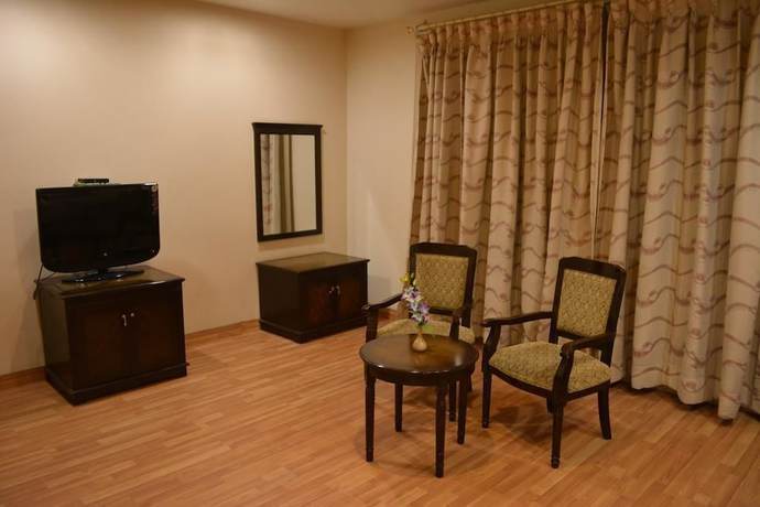 Imagen de la habitación del Hotel Adityaz. Foto 13