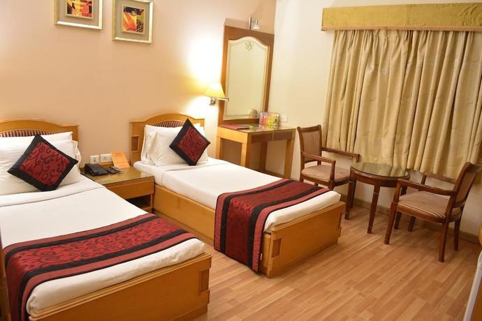 Imagen de la habitación del Hotel Adityaz. Foto 15
