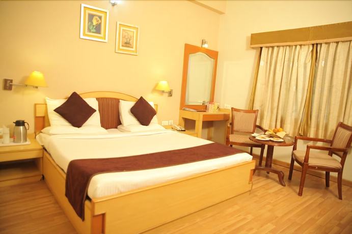 Imagen de la habitación del Hotel Adityaz. Foto 16