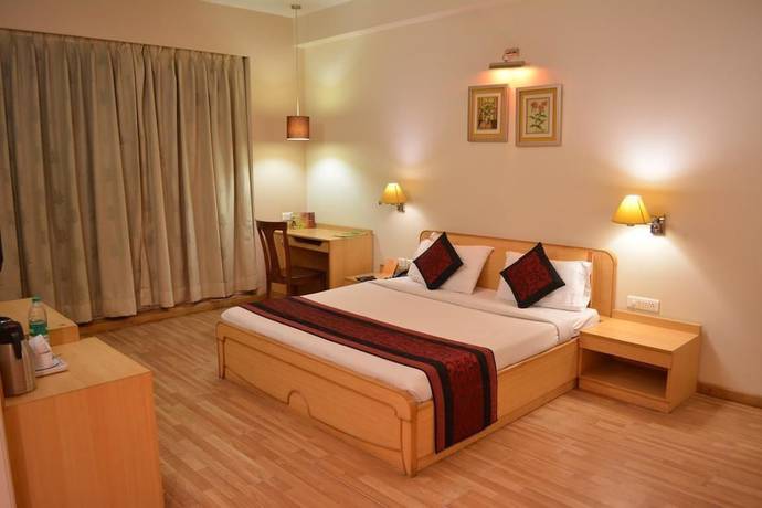 Imagen de la habitación del Hotel Adityaz. Foto 18