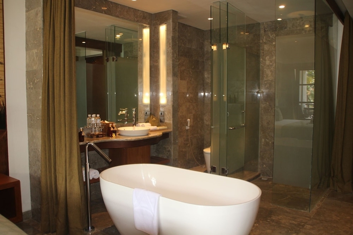 Imagen de la habitación del Hotel Adiwana Monkey Forest. Foto 15