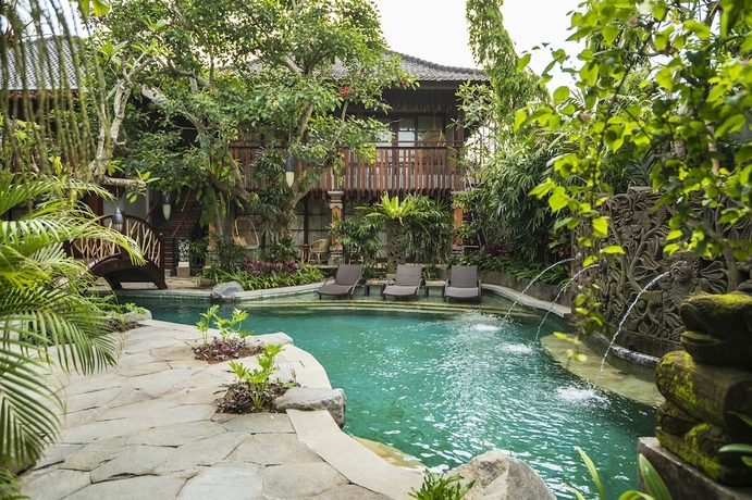 Imagen de la piscina del Hotel Adiwana Monkey Forest. Foto 19